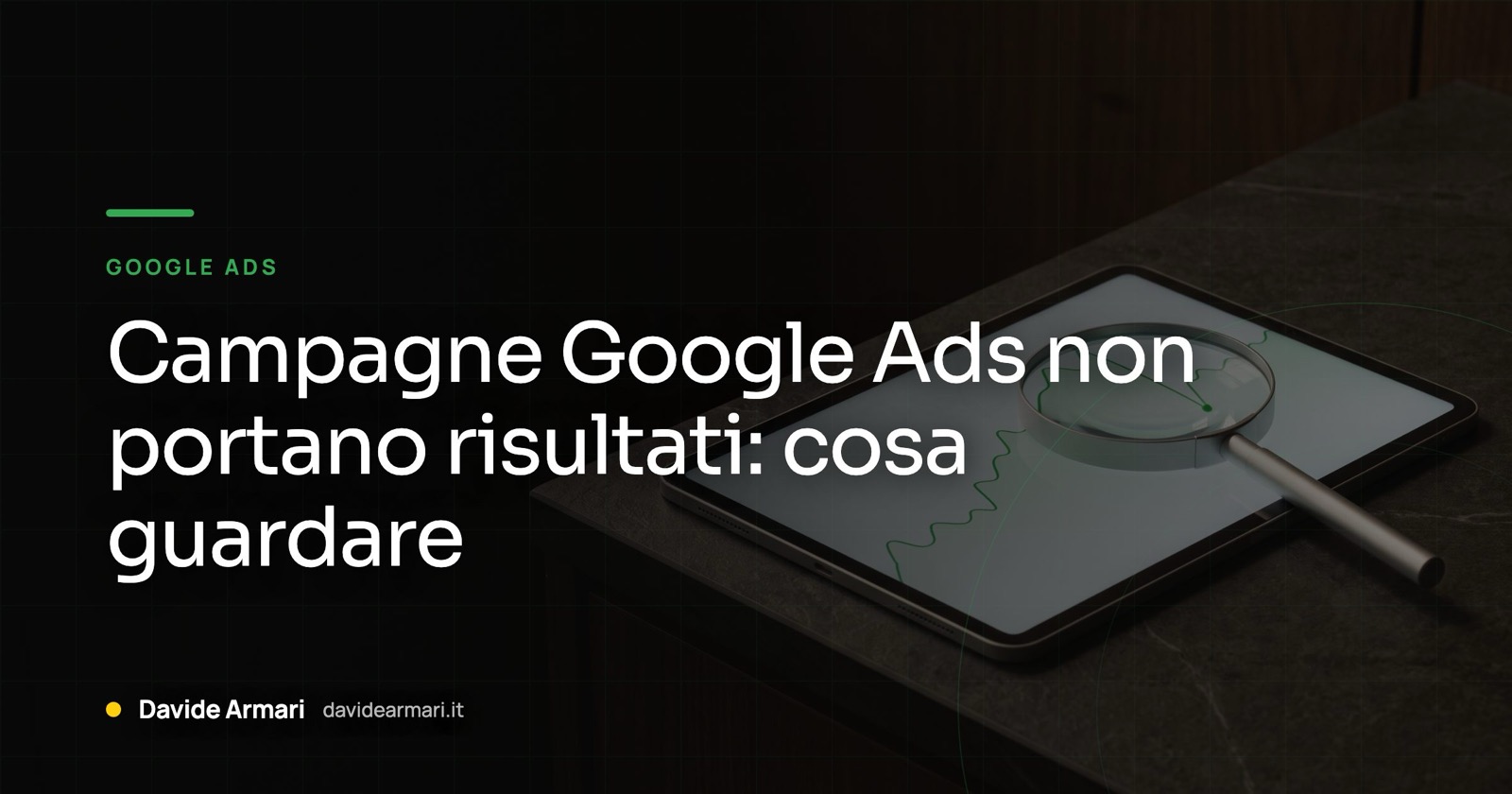 Campagne Google Ads non portano risultati: cosa guardare. Tablet con un grafico verde e una lente d'ingrandimento sul punto in cui scende